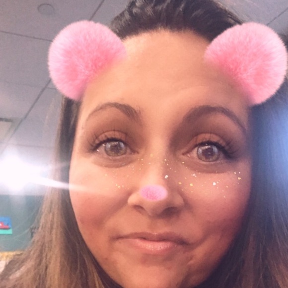 Profile Picture of Quin Lantzer (@mommylantzer) on Poshmark