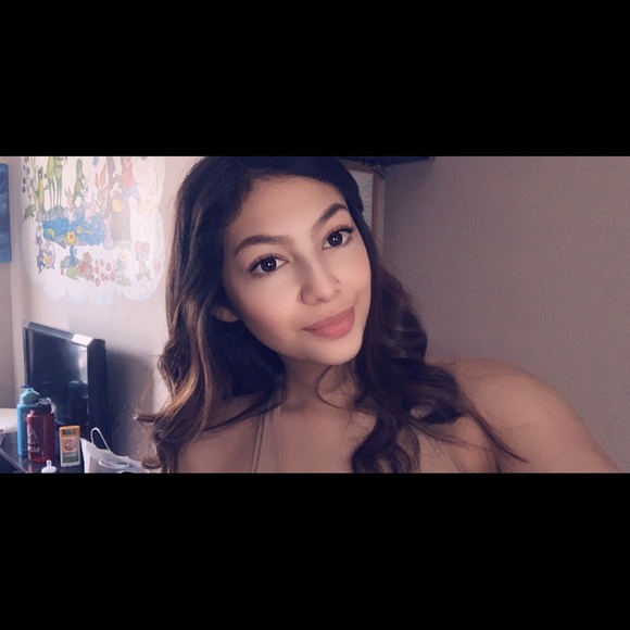 Profile Picture of Haleigh Campbell (@haleighcampbell) on Poshmark