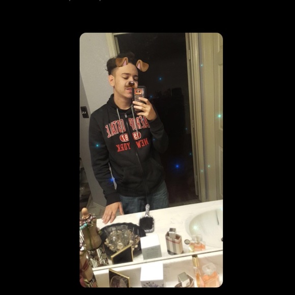 Profile Picture of Bryan Macias (@bryan_macias) on Poshmark
