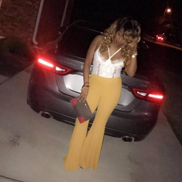 Profile Picture of Krystle Wright (@chelbi_0415) on Poshmark