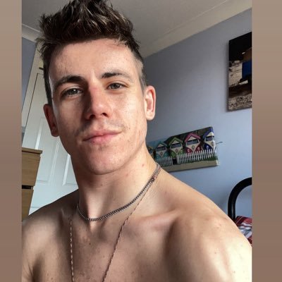 Profile Picture of Tom (@TomBoon18) on Twitter