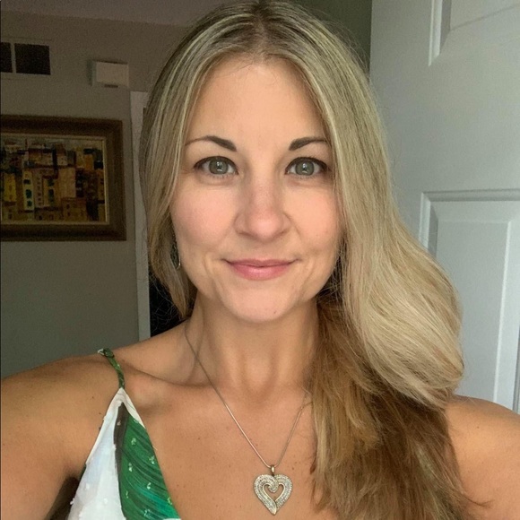 Theresa Amatore - Poshmark Profile Picture of Theresa Amatore (@tamatore41) on Poshmark