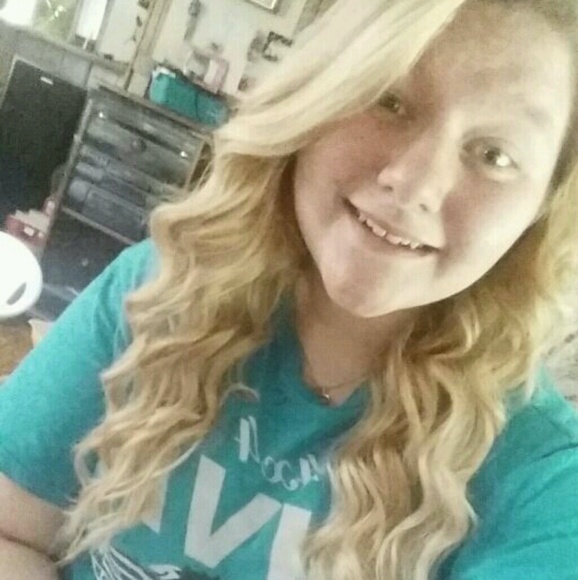 Profile Picture of Jannessa josephine Lorimer (@lorimer99) on Poshmark