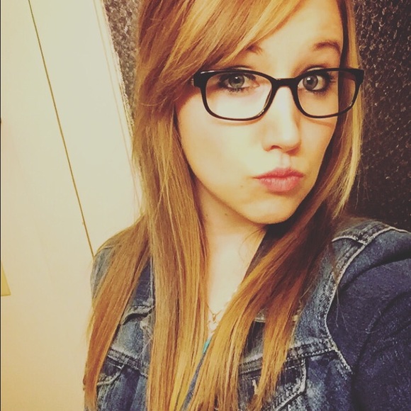 Profile Picture of Dani Treon (@danitreon) on Poshmark