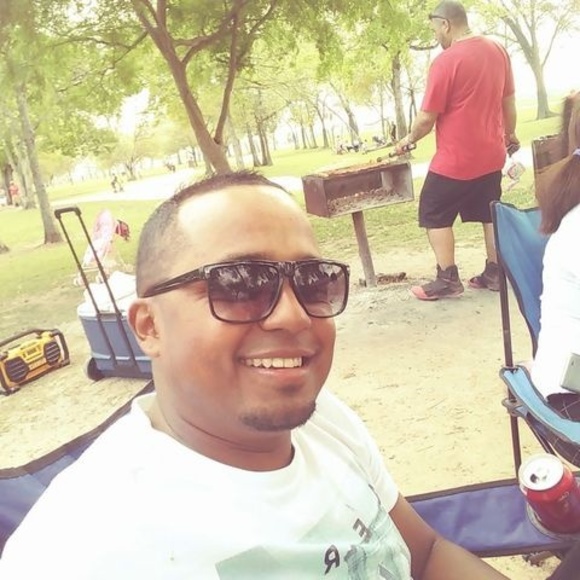 Profile Picture of Luis Caldas (@luca8508) on Poshmark