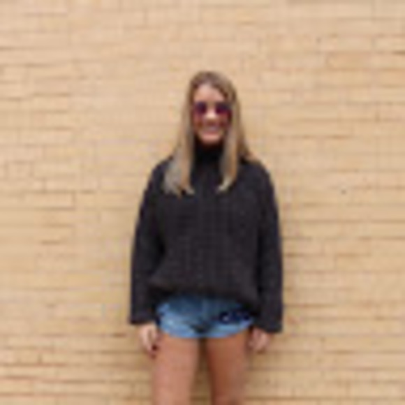 Profile Picture of Amanda Womack (@amandawomack23) on Poshmark