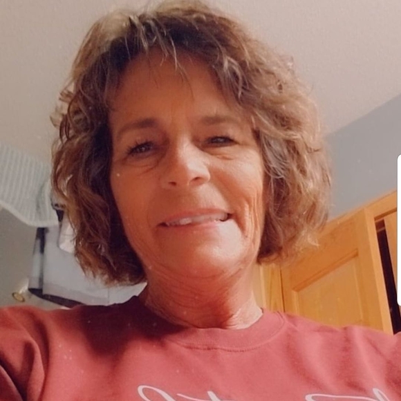 Profile Picture of Beth Boyd (@lillieaboyd) on Poshmark