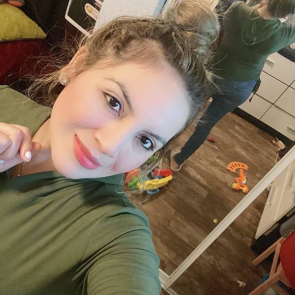 Profile Picture of Hojitos Bonitozz (@alarc123) on Poshmark