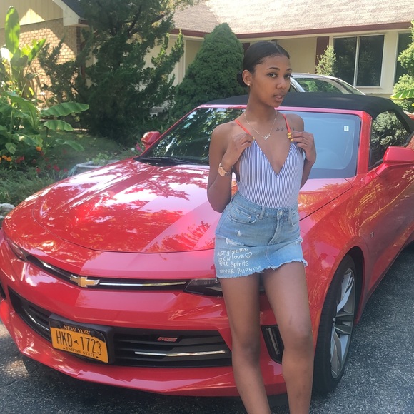 Profile Picture of Mya Jones (@txxtie_) on Poshmark
