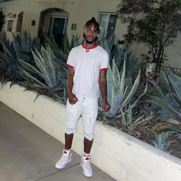 Profile Picture of Eric Falls (@ericfalls) on Poshmark