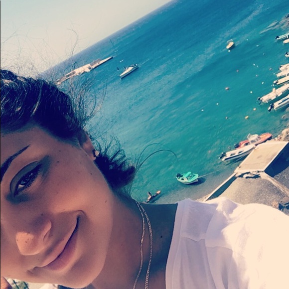 Profile Picture of Toula Hatzidakis (@twolala) on Poshmark