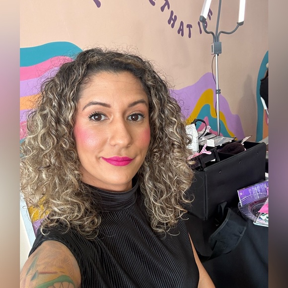 Profile Picture of Jillian Ocasio (@jillianocasio) on Poshmark