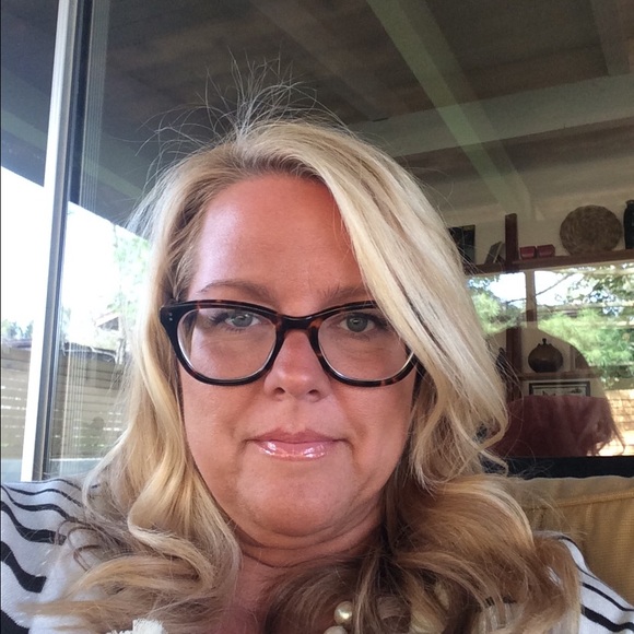 Profile Picture of Susie Vanpoolen (@susievp1969) on Poshmark