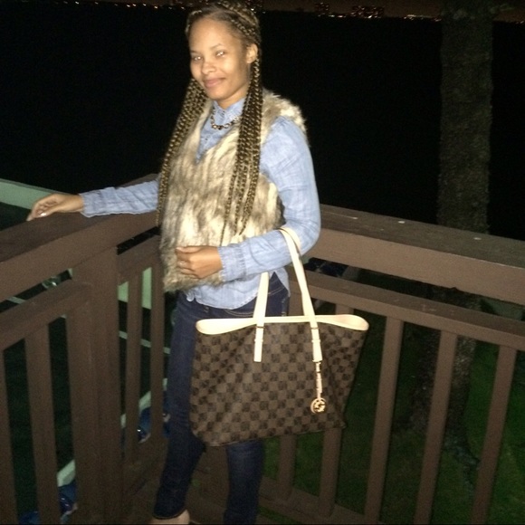 Profile Picture of Brielle Wright (@brielle278) on Poshmark