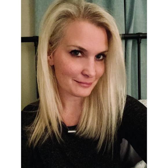 Profile Picture of Christi Cella (@cjcella) on Poshmark