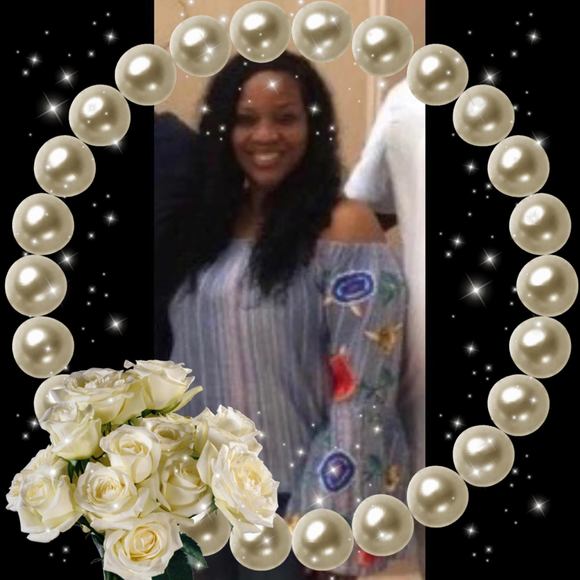 Profile Picture of Temekia Mitchell-obiegbunam (@temekiam) on Poshmark