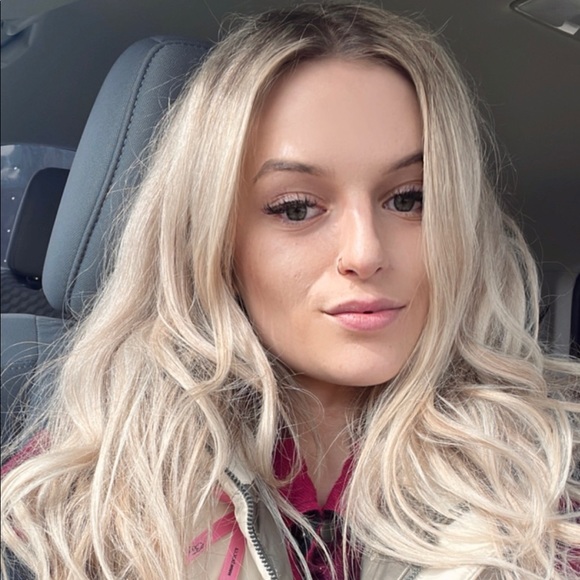 Profile Picture of Tara Griener (@taragriener) on Poshmark