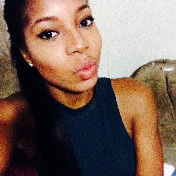 Profile Picture of Destiny Bacy (@dbacy) on Poshmark