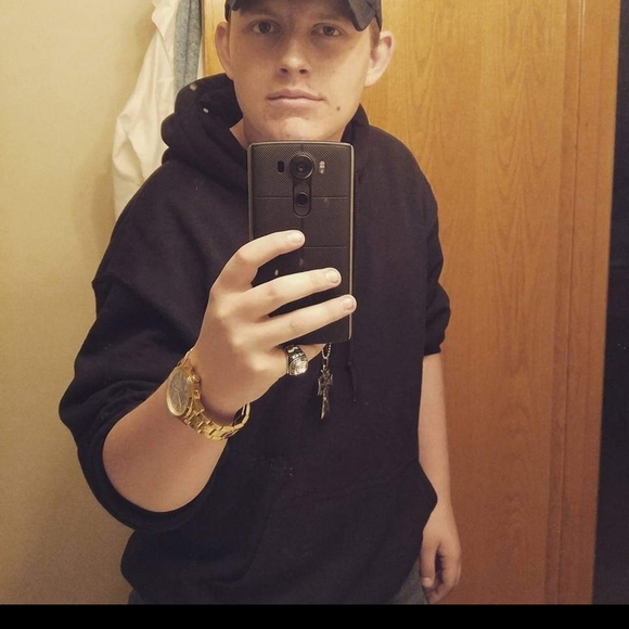 Profile Picture of John Hingey (@johnhingey) on Poshmark