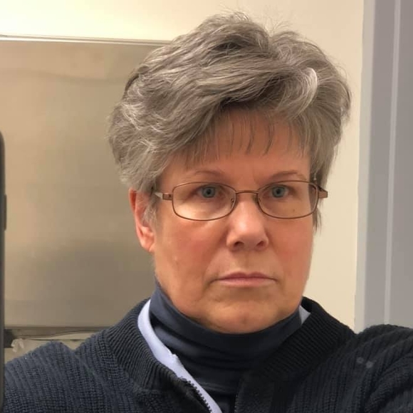 Profile Picture of Susan Helander (@macsmom1960) on Poshmark