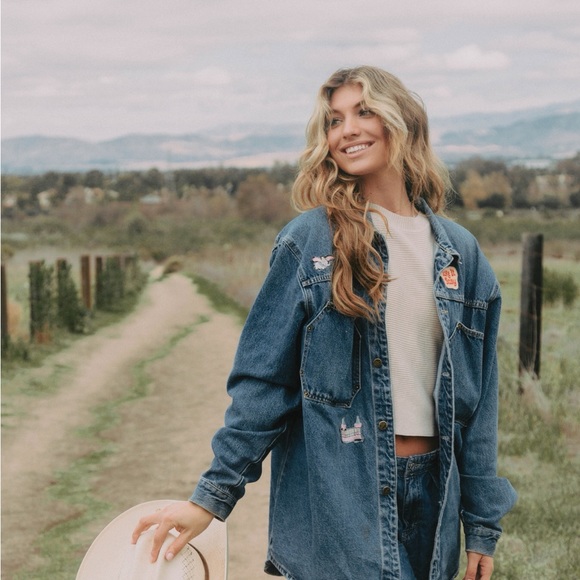 Profile Picture of Hali Simcoe (@hali_maries) on Poshmark