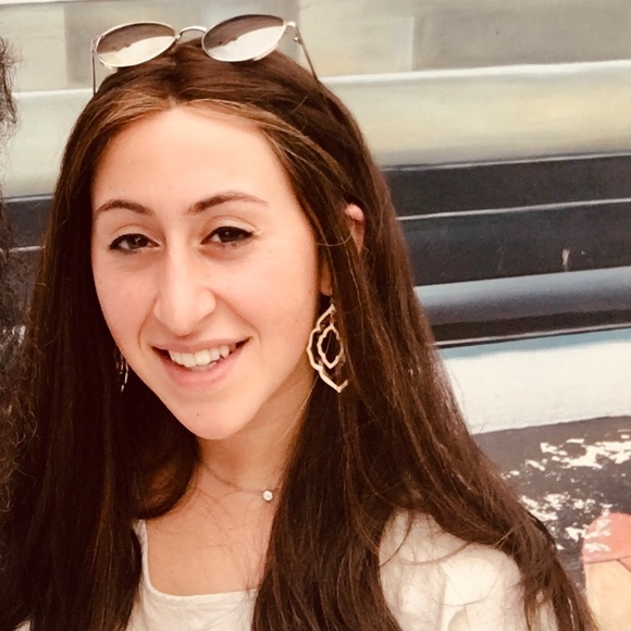 Profile Picture of Esther Bekhor (@estherbek) on Poshmark