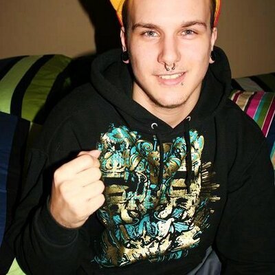 Profile Picture of Gary Burtanog (@xGAREBEARx) on Twitter
