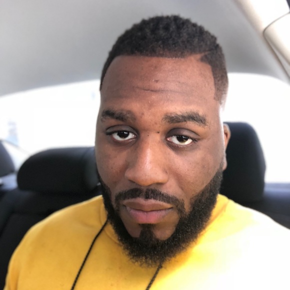 Profile Picture of Jonathan Hamilton (@gingervilledrum) on Poshmark