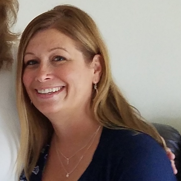 Profile Picture of Stacy Lieberum (@stacylieberum) on Poshmark