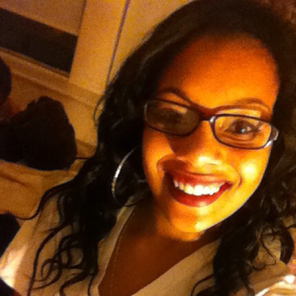 Profile Picture of Latisha Santos (@latisha1221) on Poshmark