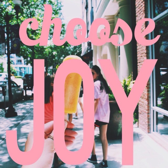 Profile Picture of Amanda Casamayor (@acasamayor) on Poshmark