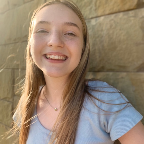 Profile Picture of Cali Reever (@cali_jewel) on Poshmark