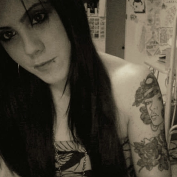 Profile Picture of Chantel Keuleman (@chaneyk24) on Poshmark