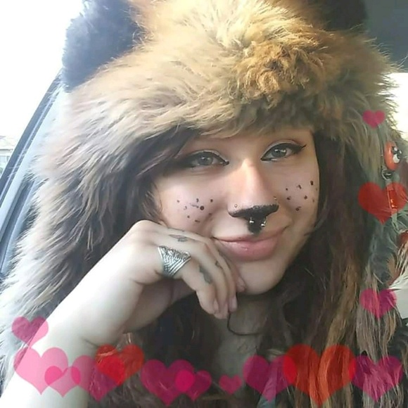 Profile Picture of Alexandra Pandolfi (@alyxpandolfi) on Poshmark