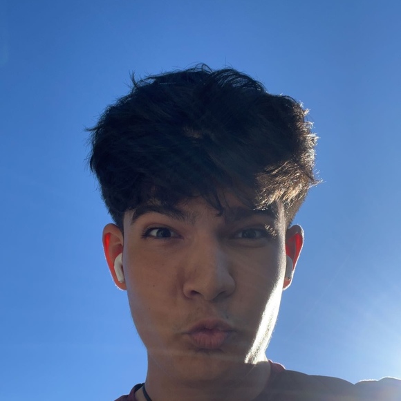 Profile Picture of Dresqu Alexandrescu (@jasonalexandres) on Poshmark