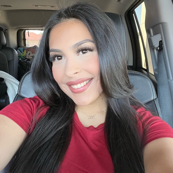 Profile Picture of Ana c. Salinas (@anacsalinas01) on Poshmark