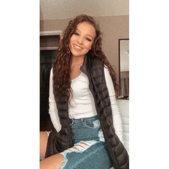 Profile Picture of Lutreece Grato (@lutreecegrato) on Poshmark