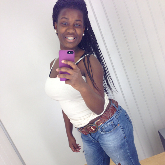 Profile Picture of Mia Holmes (@m1a17) on Poshmark