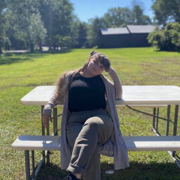 Profile Picture of Carrie Bellaus (@carriebellaus) on Poshmark