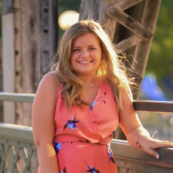 Profile Picture of Julianne Ramsey (@jrams7) on Poshmark