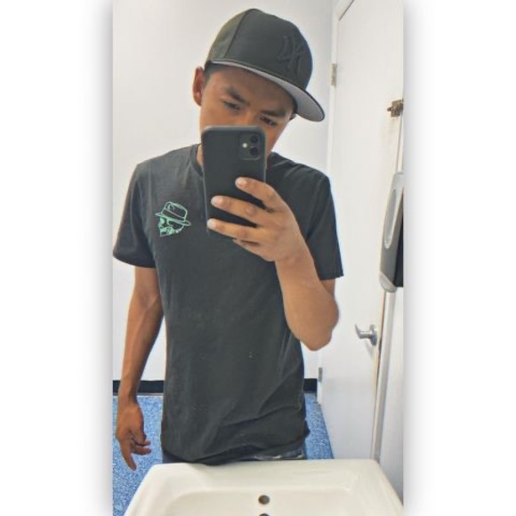 Profile Picture of Alexis Hilario (@alexishilario13) on Poshmark