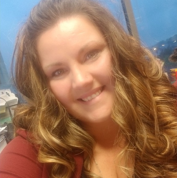 Profile Picture of Ambyr Wade (@ambyr_wade) on Poshmark
