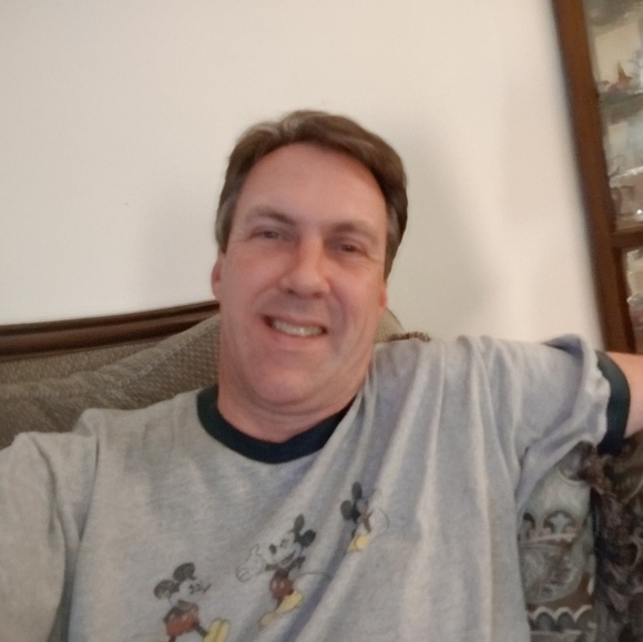 Profile Picture of Matthew Sauer (@matthewsauer) on Poshmark