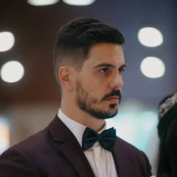 Profile Picture of Frederico Mello (@fredericmello) on Poshmark