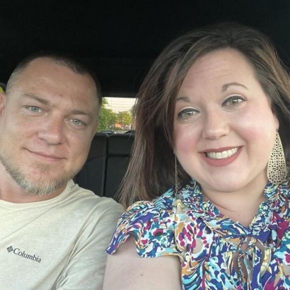 Profile Picture of Danielle Barker (@aubreysmom84) on Poshmark