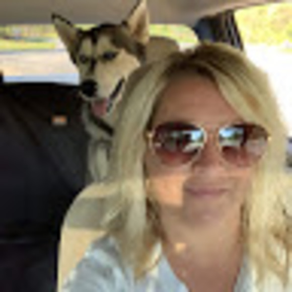 Profile Picture of Donna Cogdill (@donnakay9779) on Poshmark