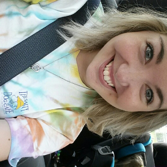 Profile Picture of Danielle Kandrack (@dkandrack) on Poshmark