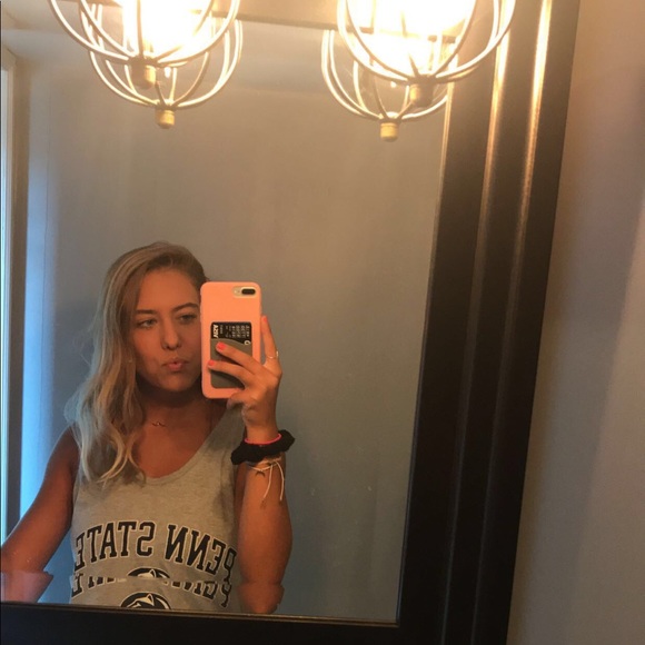 Profile Picture of Emily Heffelfinger (@eheff39) on Poshmark