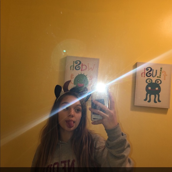 Profile Picture of Shyanne Vaeth (@shyannevaeth) on Poshmark