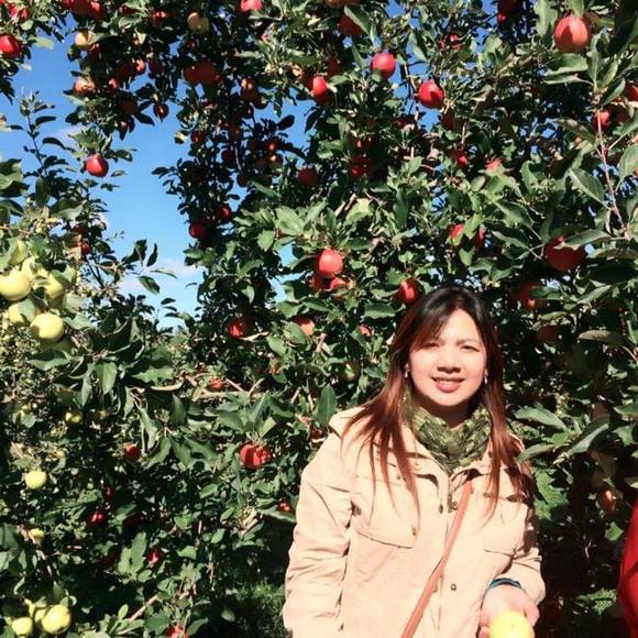 Profile Picture of Elvie Edora (@lviebeswilen) on Poshmark